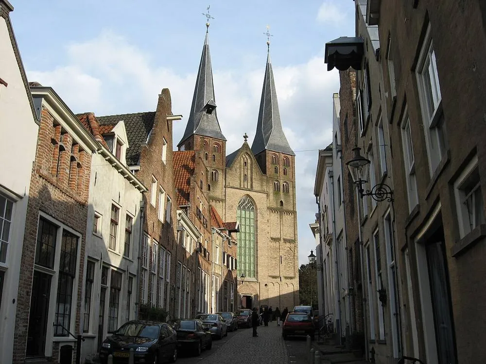 Deventer: Bergkerk Deventer vanuit Bergstraat