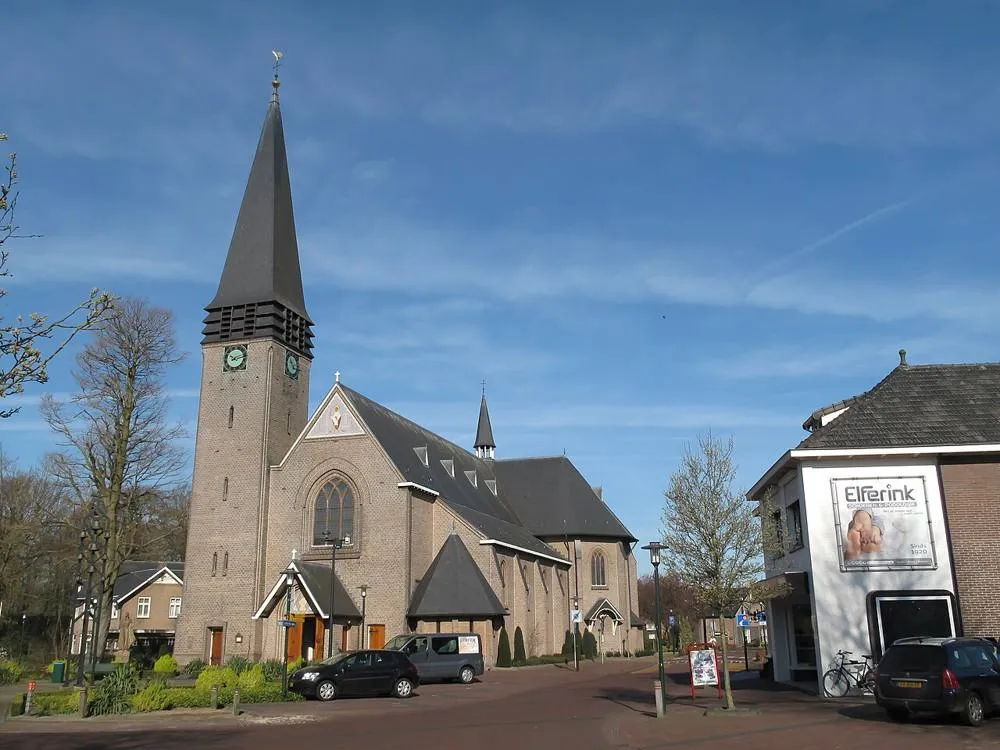 Geesteren: Geesteren, kerk foto7 2011-04-02 10.12
